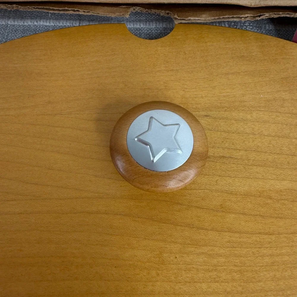 Longaberger 2000 Century Celebrations Basket Woodcrafts Lid Star Knob #53635